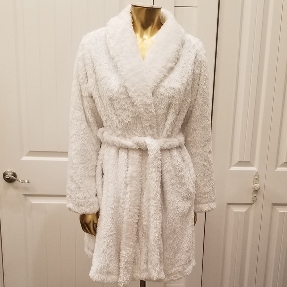 Charlotte Other - White Plush Robe